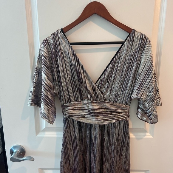 NWT Lilly Pulitzer  PARIGI MAXI DRESS IN GOLD METALLIC ROPE STRIPE BERRY CRINKLE - Picture 8 of 16